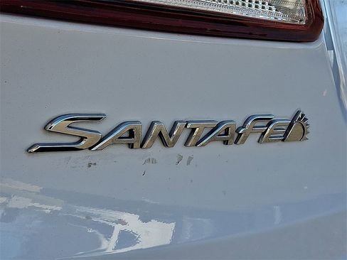 Used 2017 Hyundai Santa Fe SE image 32