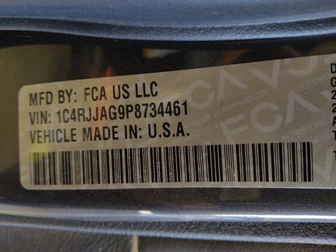 Used 2023 Jeep Grand Cherokee L Laredo RWD image 33