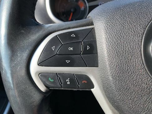 Used 2018 Jeep Cherokee Trailhawk AWD/4WD image 38