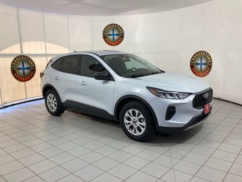 Used 2025 Ford Escape Active AWD/4WD image 19