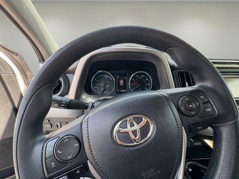 Used 2018 Toyota RAV4 LE Plus image 22
