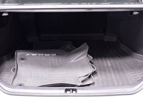 Used 2020 Toyota Camry LE image 21