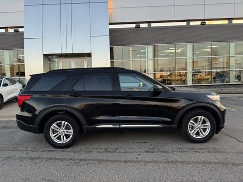 Certified 2022 Ford Explorer XLT w/ Equipment Group 202A image 38