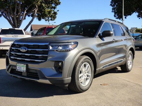 New 2026 Ford Explorer Active image 7