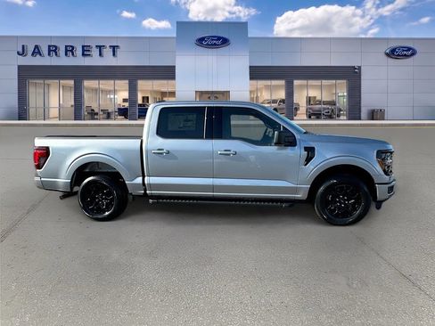 Used 2026 Ford F150 XLT w/ XLT Black Appearance Package RWD image 8