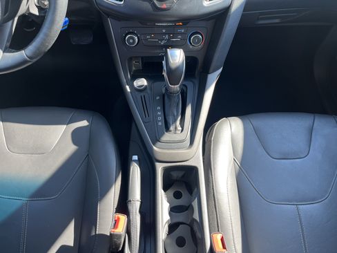 Used 2015 Ford Focus SE w/ Equipment Group 201A FWD image 16