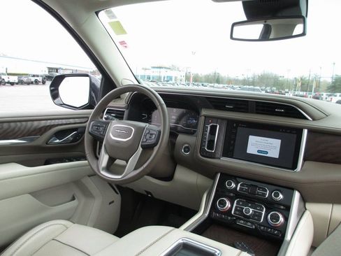 Used 2023 GMC Yukon XL Denali w/ LPO, Floor Liner Package image 28