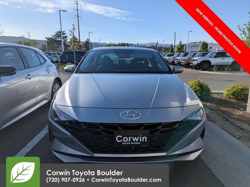 Used 2021 Hyundai Elantra SE w/ Cargo Package image 2