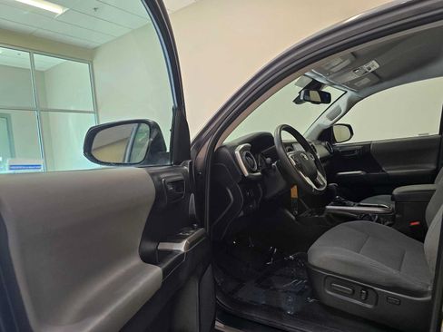 Used 2020 Toyota Tacoma SR5 AWD/4WD image 20