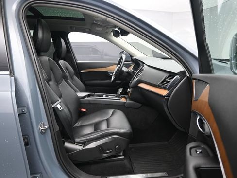Used 2022 Volvo XC90 T6 Momentum w/ Climate Package AWD/4WD image 29
