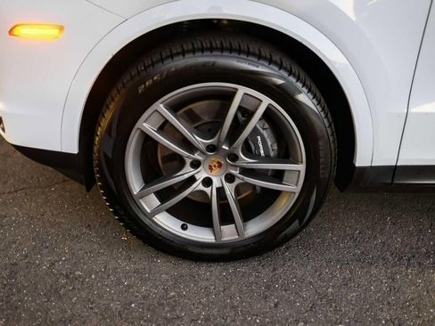Used 2024 Porsche Cayenne image 11