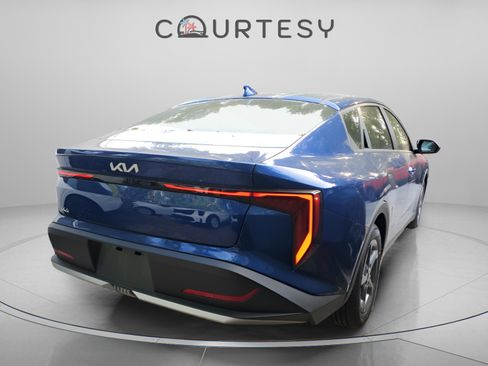 New 2026 Kia K4 LXS image 3