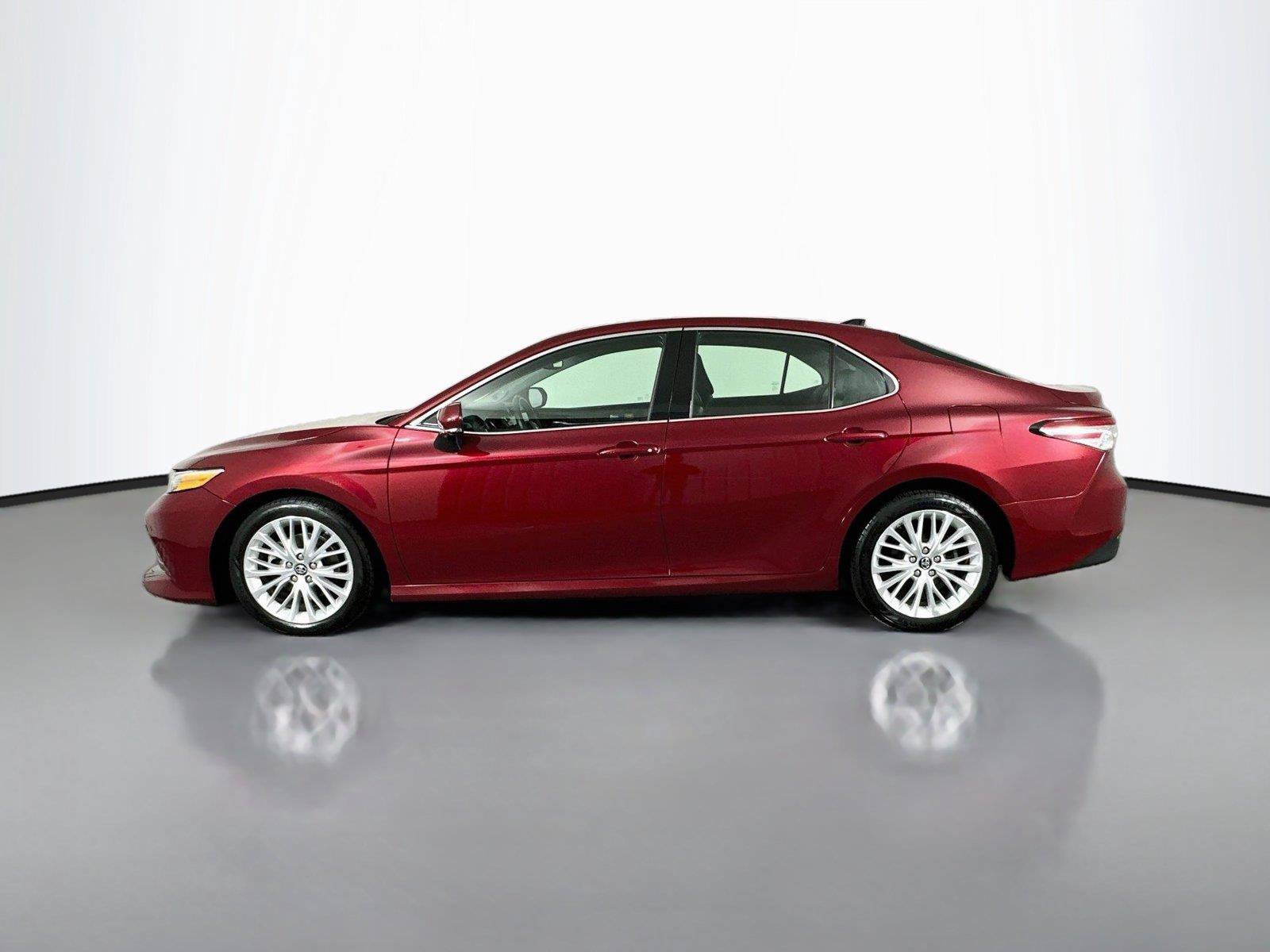 Used 2018 Toyota Camry XLE FWD image 4