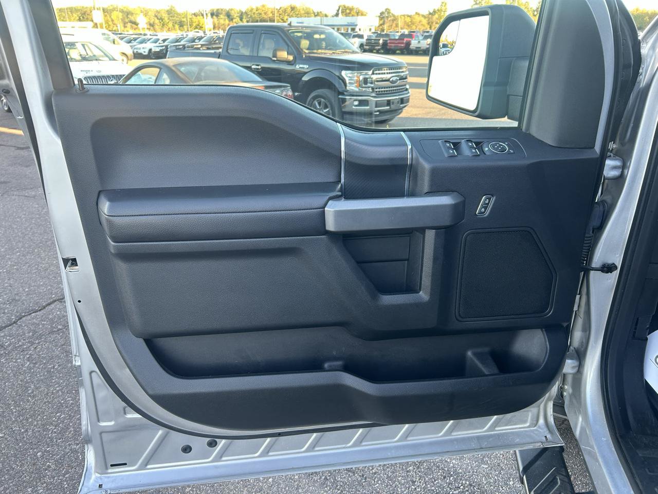 Used 2018 Ford F150 XLT w/ Equipment Group 302A Luxury AWD/4WD image 16
