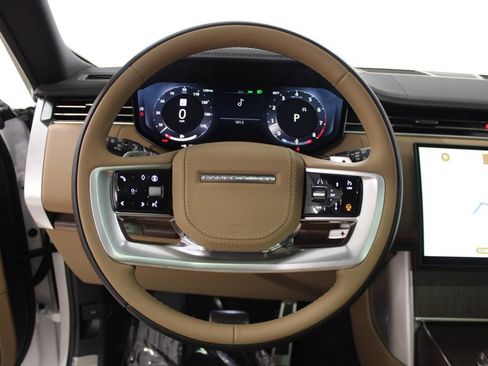 Used 2025 Land Rover Range Rover SE image 24