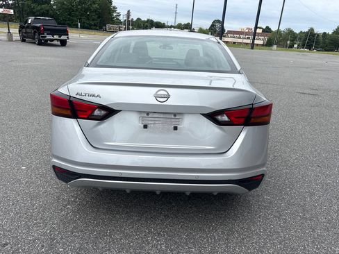 Used 2024 Nissan Altima 2.5 S FWD image 7