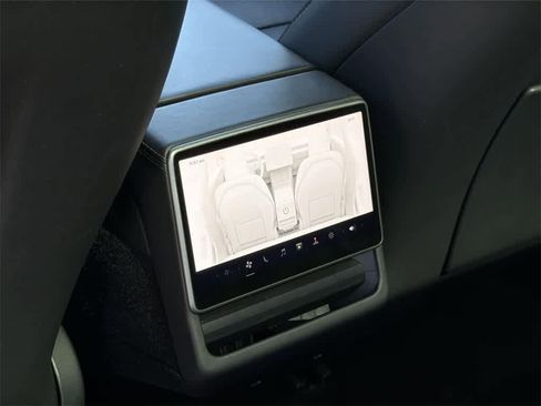 Used 2024 Tesla Model 3 Standard Range image 31