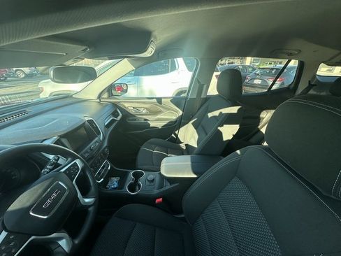 Used 2024 GMC Terrain SLE image 2
