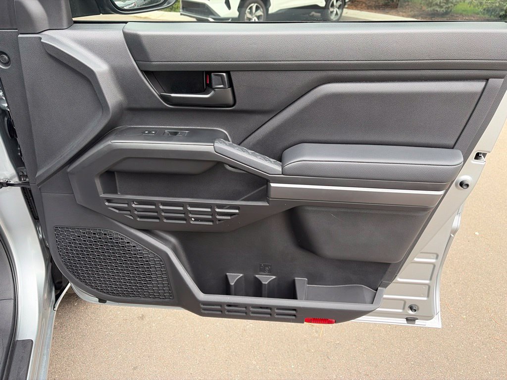 Used 2025 Toyota Tacoma SR5 AWD/4WD image 12