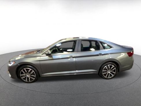 Used 2025 Volkswagen Jetta SE image 10