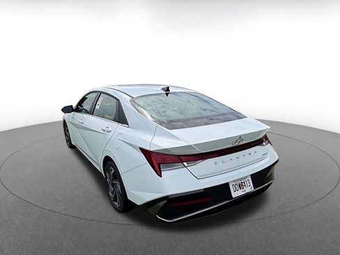 Used 2025 Hyundai Elantra Limited FWD image 8