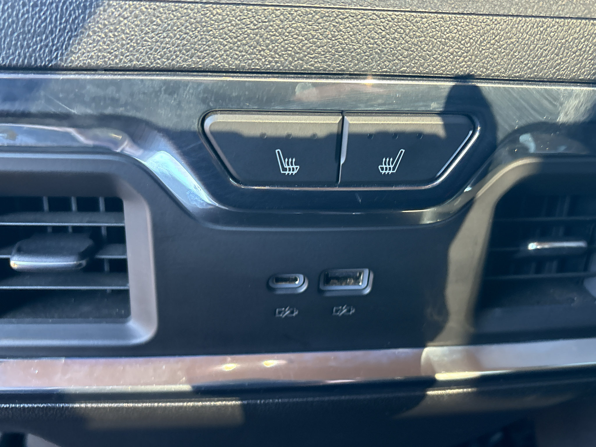 Used 2024 Chevrolet Silverado 1500 LTZ w/ LTZ Convenience Package II AWD/4WD image 17