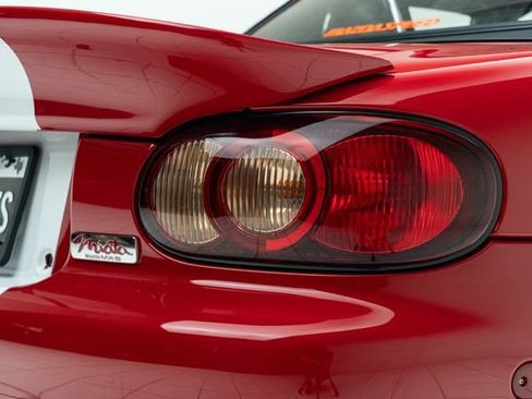 Used 2001 MAZDA MX-5 Miata RWD image 16