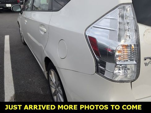 Used 2012 Toyota Prius V image 2