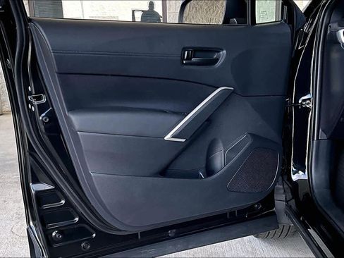 Used 2024 Toyota Corolla Cross SE image 21