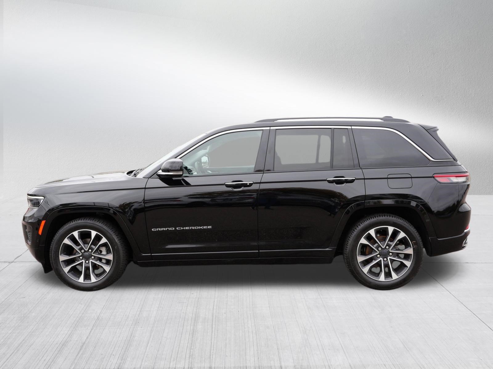 Used 2022 Jeep Grand Cherokee Overland w/ Luxury Tech Group IV AWD/4WD image 4