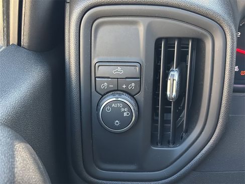 Used 2022 Chevrolet Silverado 1500 Custom image 36