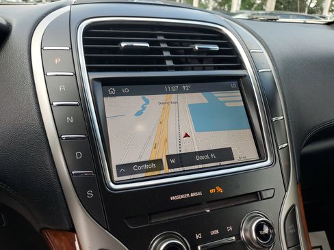 Used 2019 Lincoln Nautilus Select image 22