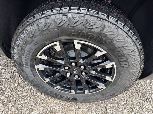 Used 2024 Chevrolet Traverse Z71 image 11