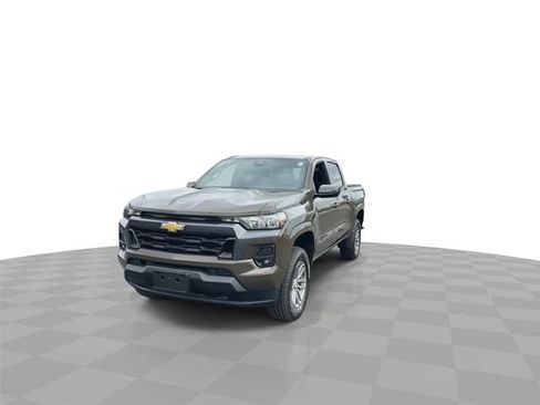 Certified 2024 Chevrolet Colorado LT w/ LT Convenience Package II AWD/4WD image 3