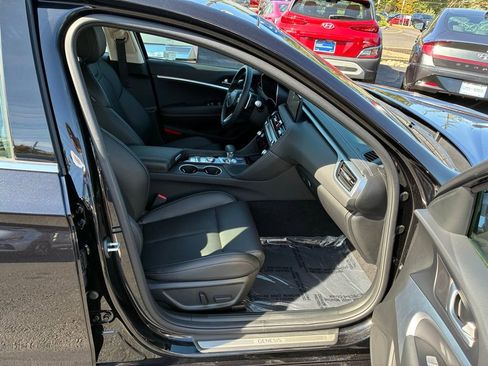 Used 2025 Genesis G70 2.5T image 31