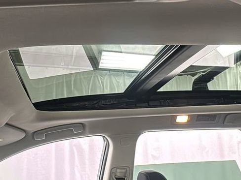 Used 2024 Nissan Pathfinder SV w/ SV Premium Package image 36