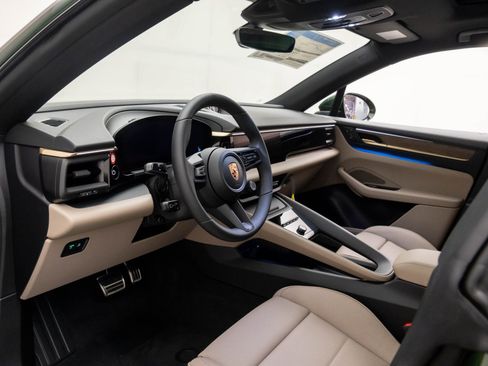 New 2025 Porsche Macan 4S Electric image 4