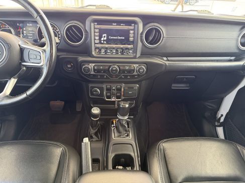 Used 2020 Jeep Gladiator Overland image 16