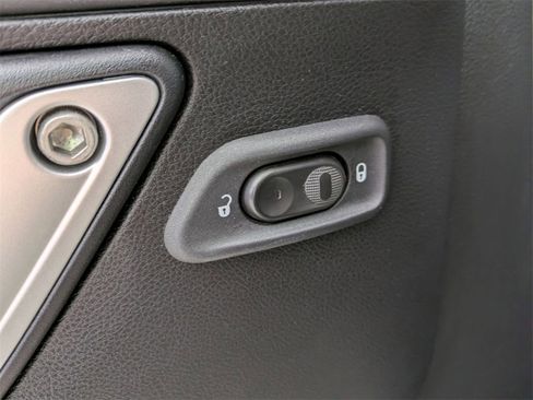 Used 2016 Jeep Wrangler Unlimited Rubicon image 12