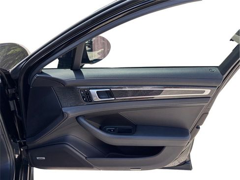Used 2017 Porsche Panamera 4S image 48