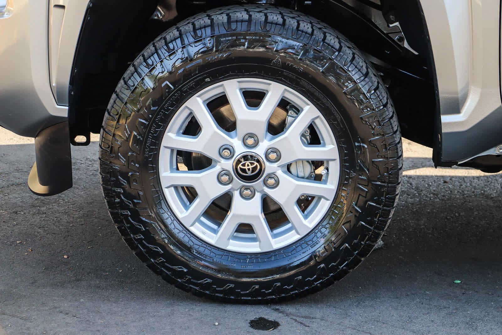 Used 2025 Toyota Tacoma SR5 AWD/4WD image 11
