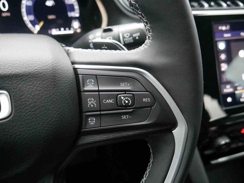 Used 2023 Jeep Grand Cherokee L Laredo image 36