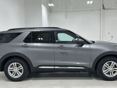 Used 2024 Ford Explorer XLT w/ Equipment Group 202A RWD image 6