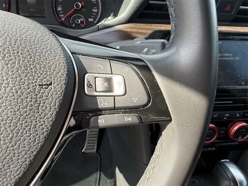 Used 2022 Volkswagen Passat 2.0T image 15