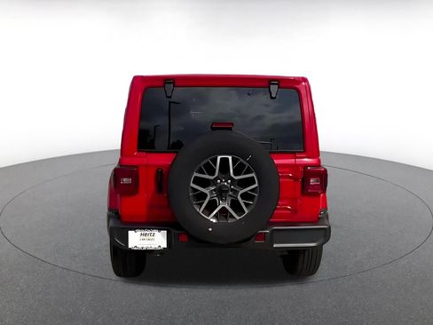 Used 2025 Jeep Wrangler Sahara image 9