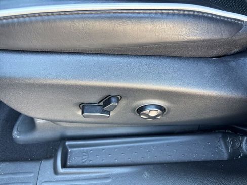 Used 2025 Chrysler Pacifica Limited FWD image 32