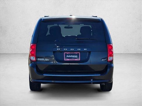 Used 2016 Dodge Grand Caravan SXT image 7
