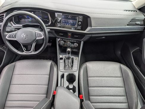 Used 2024 Volkswagen Jetta SE FWD image 4