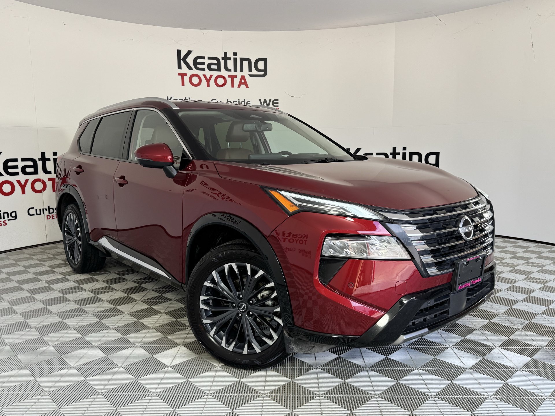 Used 2026 Nissan Rogue Platinum w/ Platinum Premium Package AWD/4WD image 2