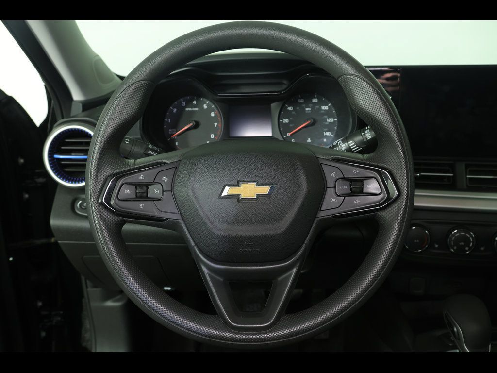 Used 2024 Chevrolet Trax LS w/ LS Convenience Package FWD image 22